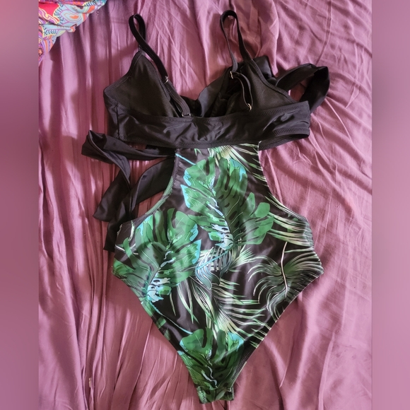 Floral Cutout One Piece Swimsuit - Picture 4 of 4